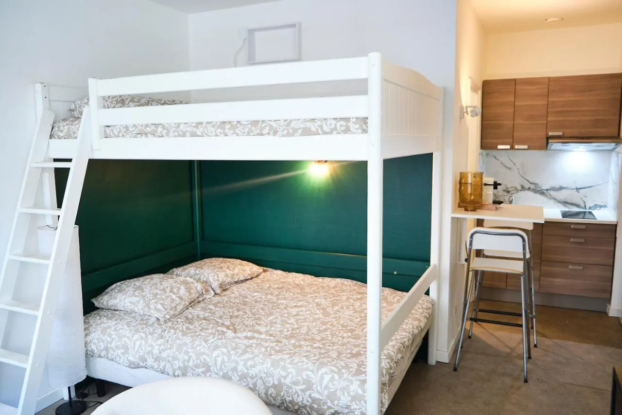 Suite Hanoi Villeurbanne 0*,